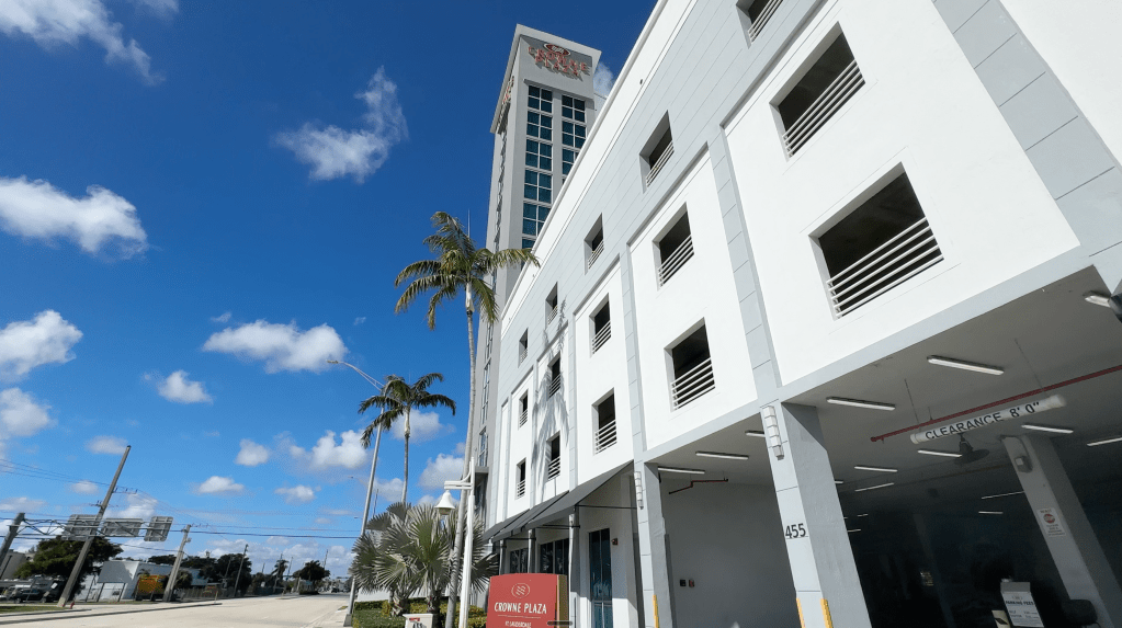 Crowne Plaza Fort Lauderdale rooftop pool